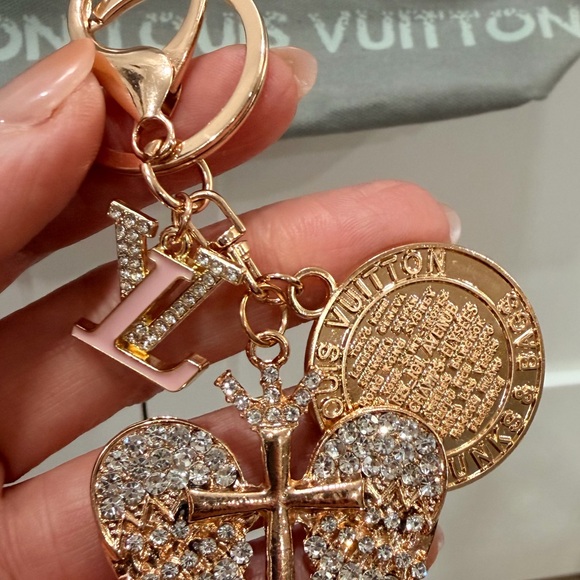 (Last one!!)Foundation Louis Vuitton (FVL) Light Gray Tote with Pink Keychain - Picture 8 of 9